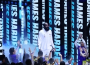 爱游戏体育地址-包含雄鹿盯紧分区第一，全力争取季后赛资格的词条