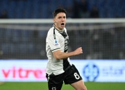 爱游戏官方登录入口-足球场上球员奋力拼搏，为胜利而战