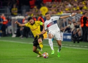 爱游戏官网-精彩比赛中球队成功击败对手(比赛进行中队员故意将球踢给本队守门员)