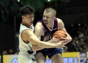 爱游戏官网网页版入口-篮球赛场的决胜时刻，谁能夺魁