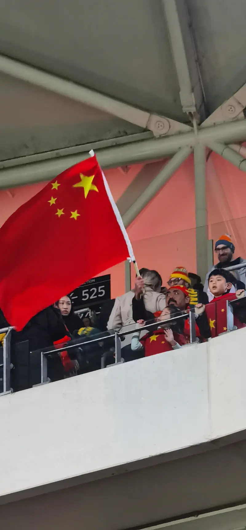 女足国际友谊赛掀起热潮，球迷热情高涨(女足国际友谊赛掀起热潮,球迷热情高涨视频)