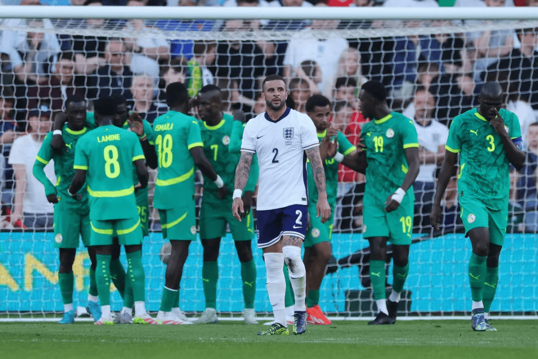 英格兰足球队遭遇失败 英格兰足球队遭遇失败