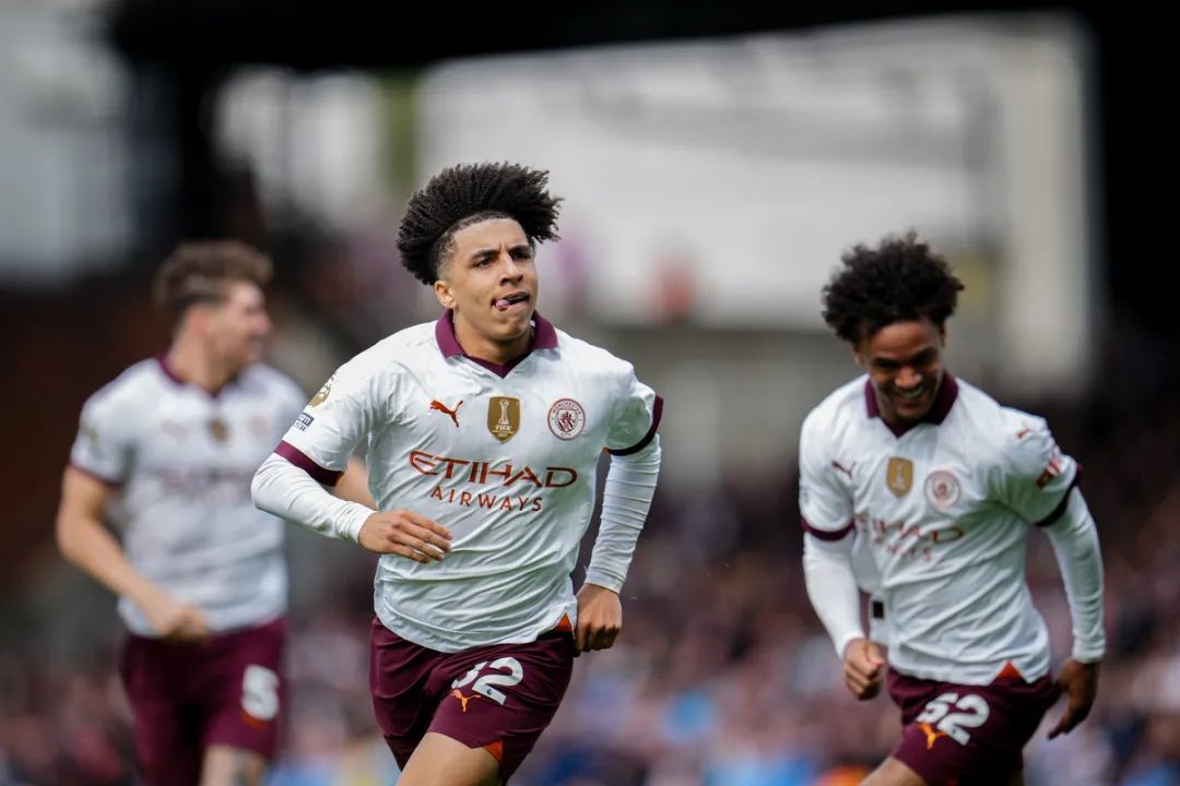 曼城客场战胜沃特福德,继续追赶 曼城客场战胜沃特福德,继续追赶