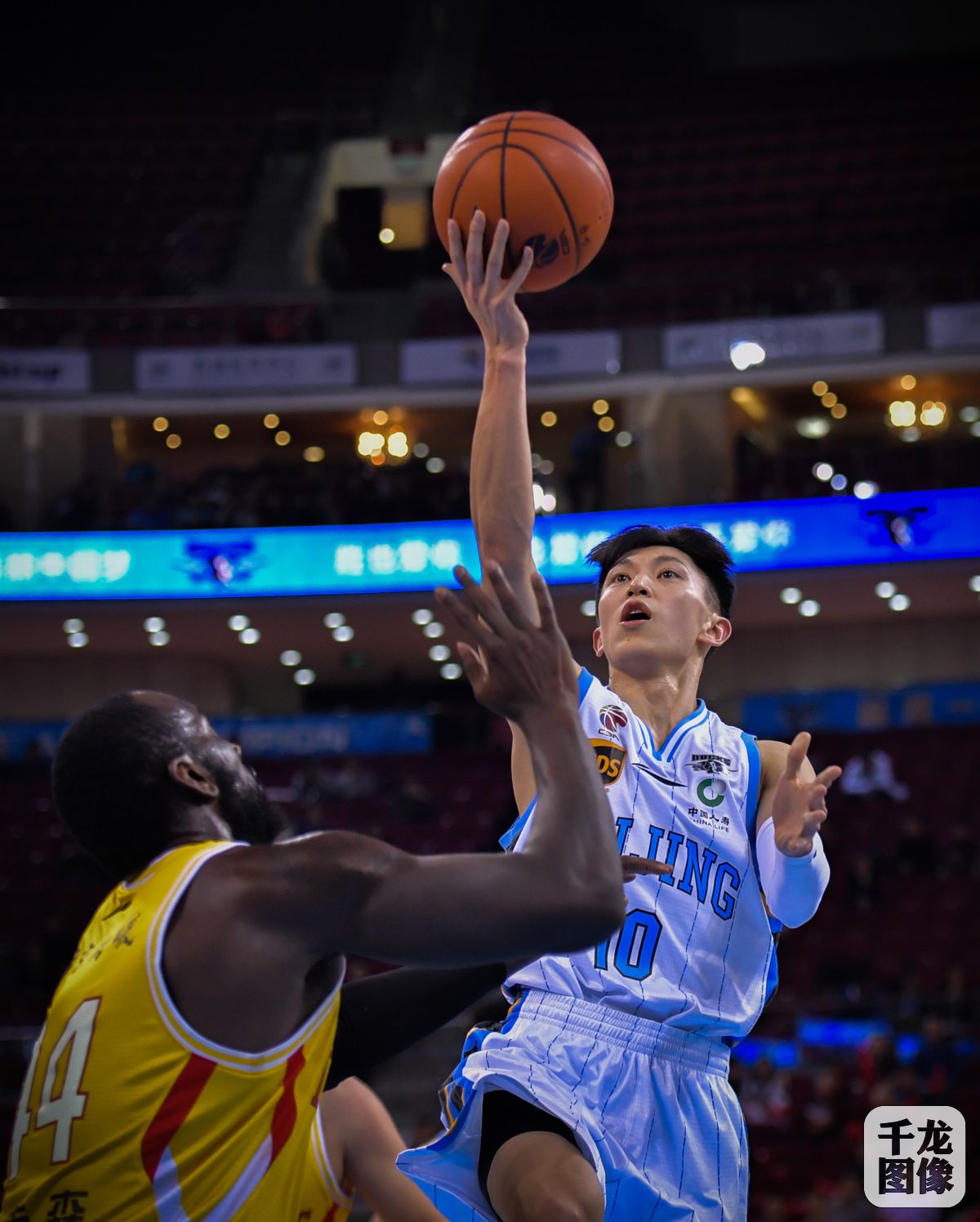 关于沈阳斯基主场作战，寻求三分增强士气的信息