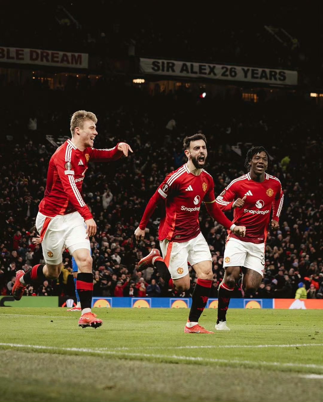 曼联欲索强援，加强防守和进攻线的简单介绍