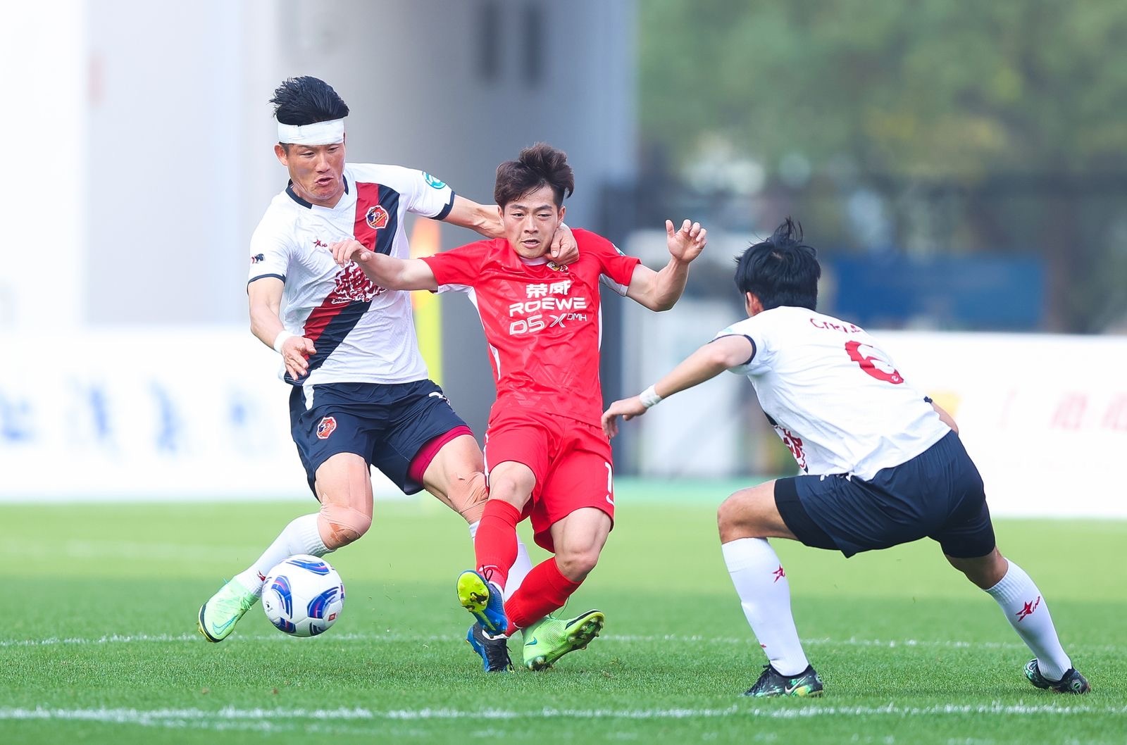 比赛中伤停比例较高，球员展现团队合作的简单介绍