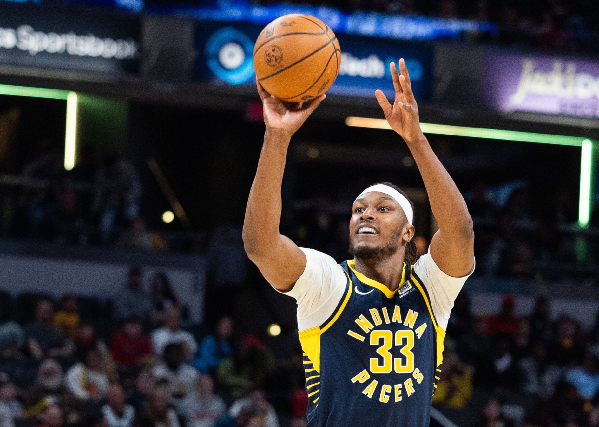 热火球员特纳在比赛中打出出色防守