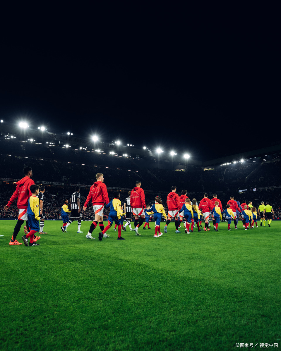 足球比赛闪耀舞台，精彩一览无遗的简单介绍