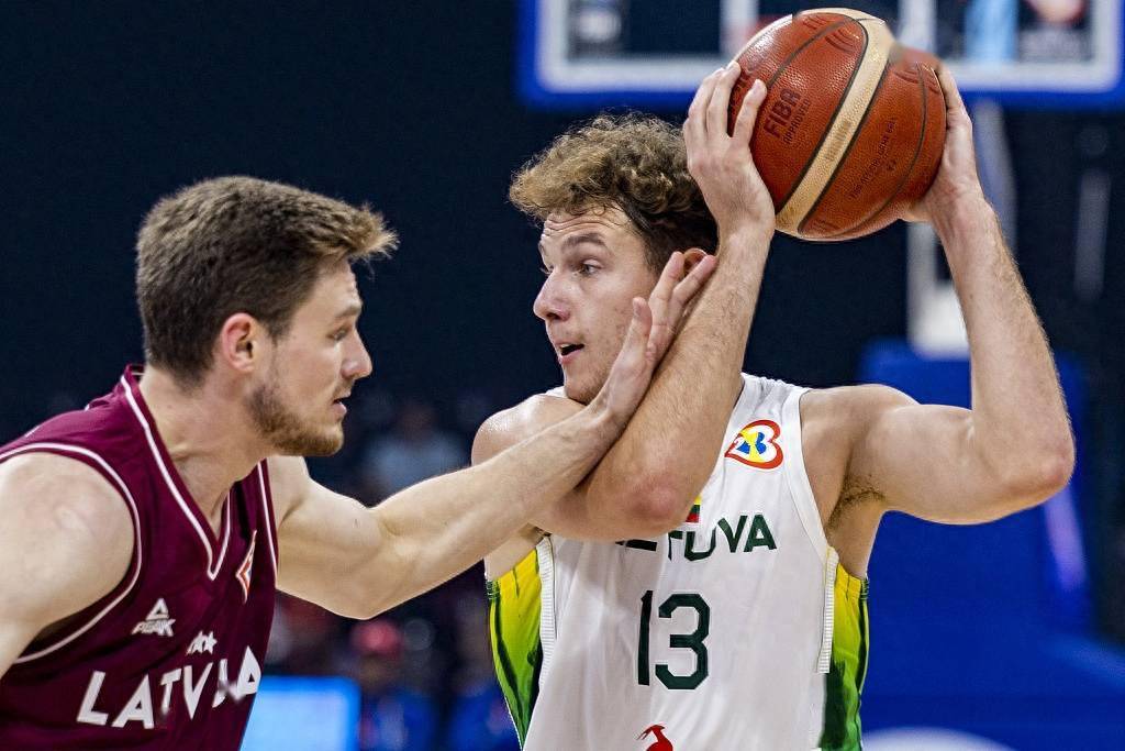 立陶宛队突然崛起,斩获重要三分 立陶宛队突然崛起,斩获重要三分