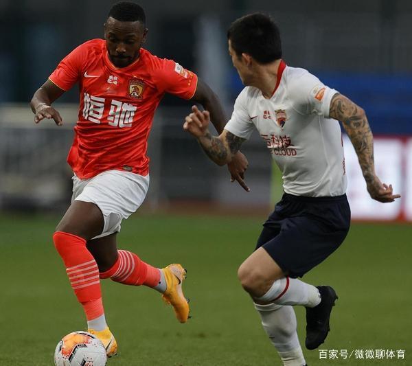 包含榜首对决：恒大战平鲁能，保持领先地位的词条