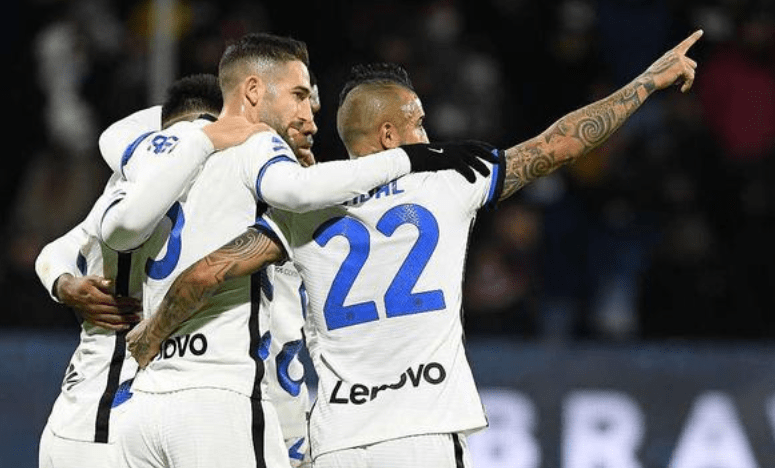 波兰中锋梅开二度，帮助球队逆袭