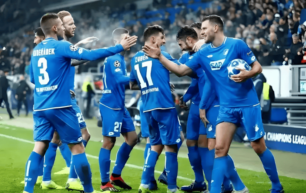 包含霍芬海姆球队在比赛中展现出色的进攻体系，取得胜利的词条