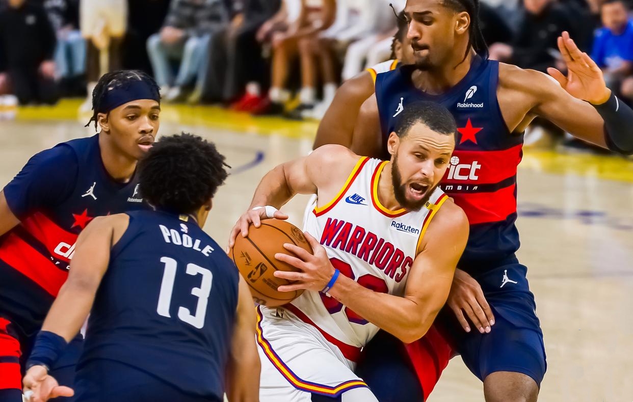 包含防守如铁，助攻如神，助队夺得胜利的词条