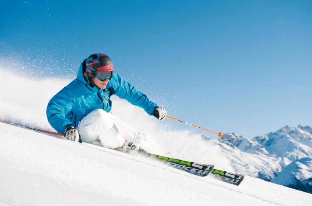 瑞士滑雪选手创造历史，摘金成功