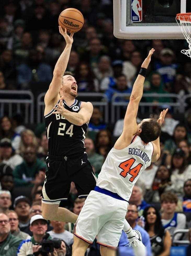 包含雄鹿再胜尼克斯,取得三连胜的词条 包含雄鹿再胜尼克斯,取得三连胜的词条