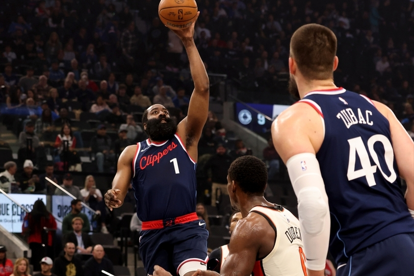 哈登狂砍分带领火箭击败对手的简单介绍