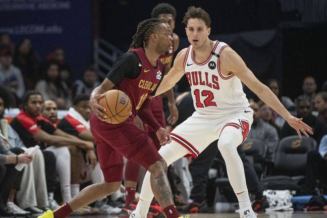 关于人主场大胜公牛，系列赛领先两场的信息