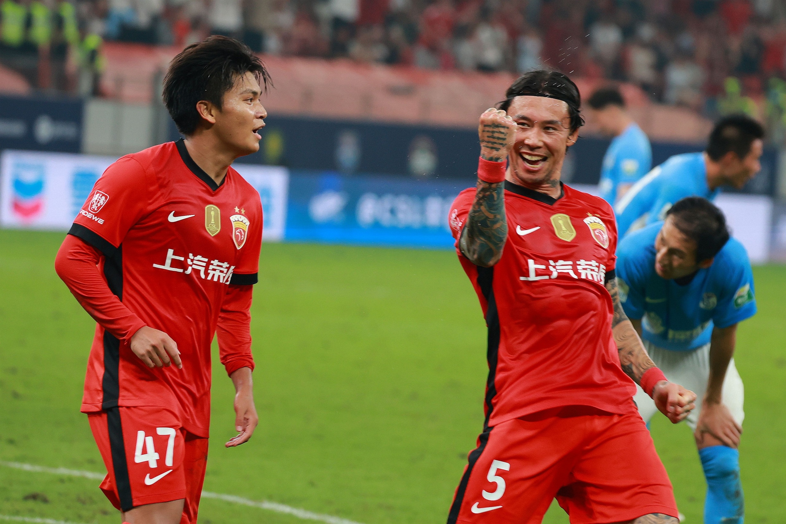 球队新星崭露头角，中超联赛看点十足