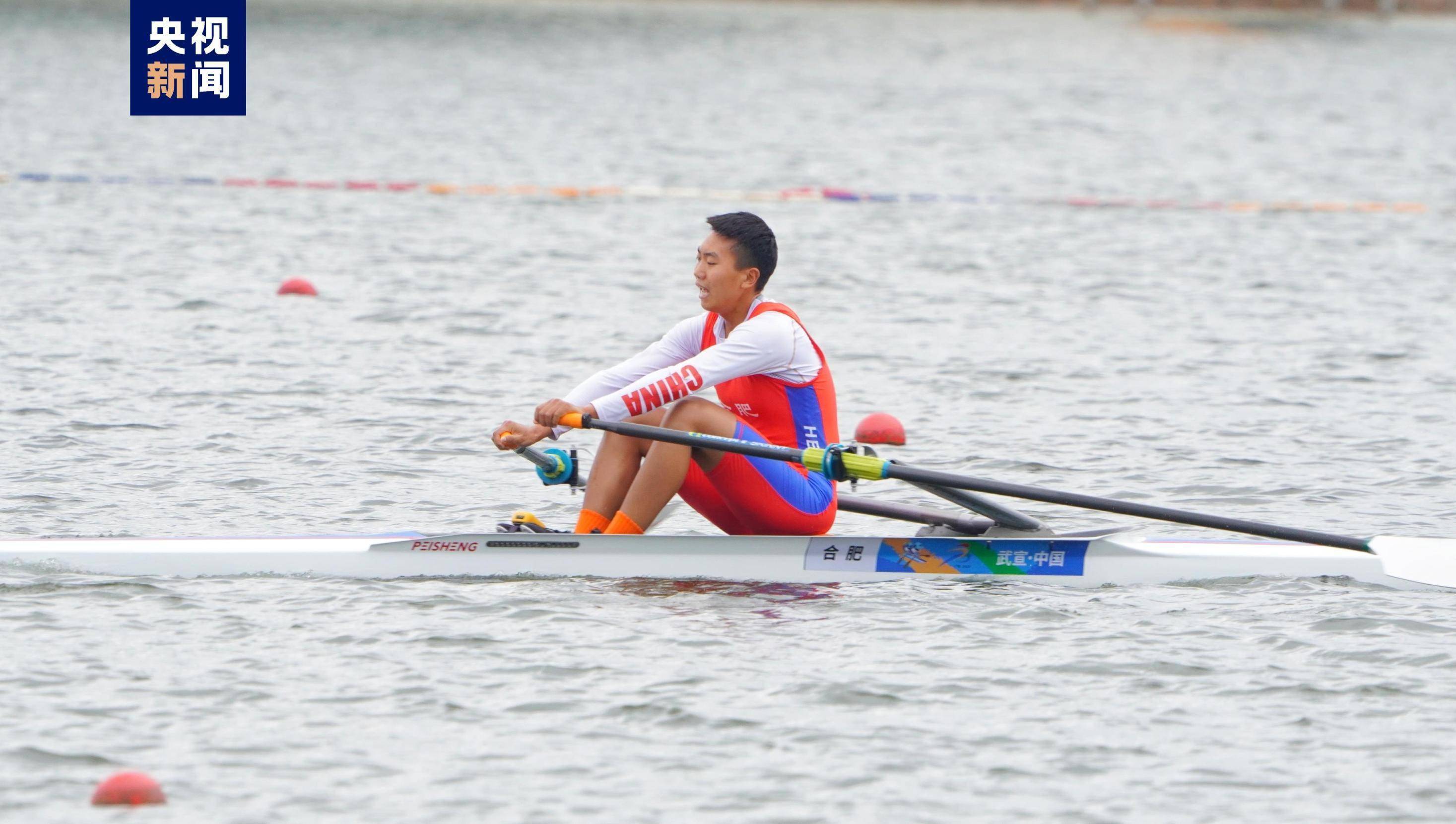 意大利赛艇选手喜获金牌,圆梦巅峰 意大利赛艇选手喜获金牌,圆梦巅峰